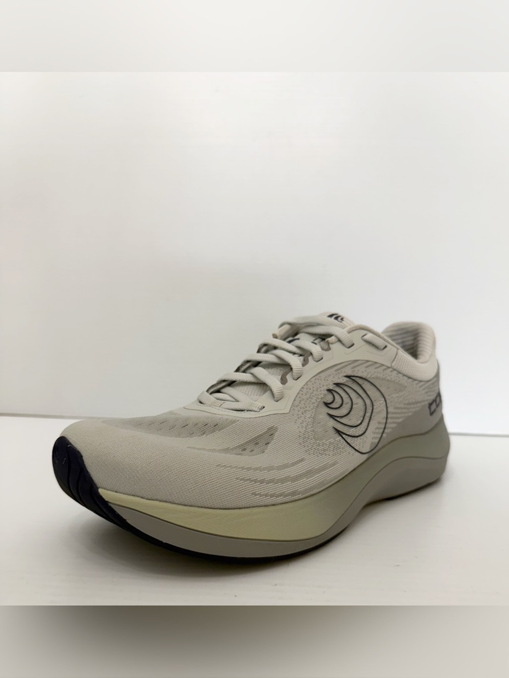 Topo Athletic Ultrafly 6 Men's Shoes - Grey/Navy - Size 9.5